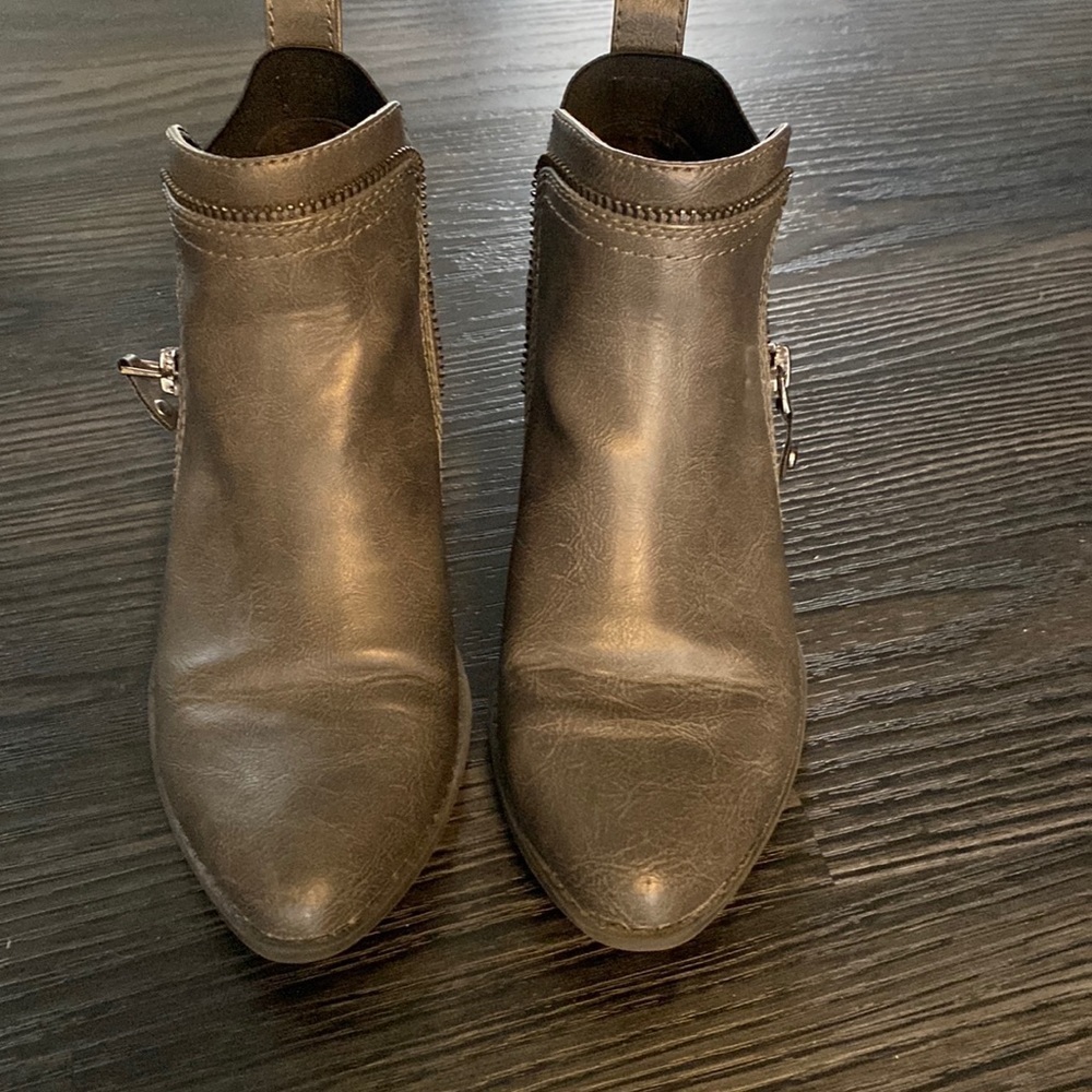 Guess Booties size 6M🍍H-2